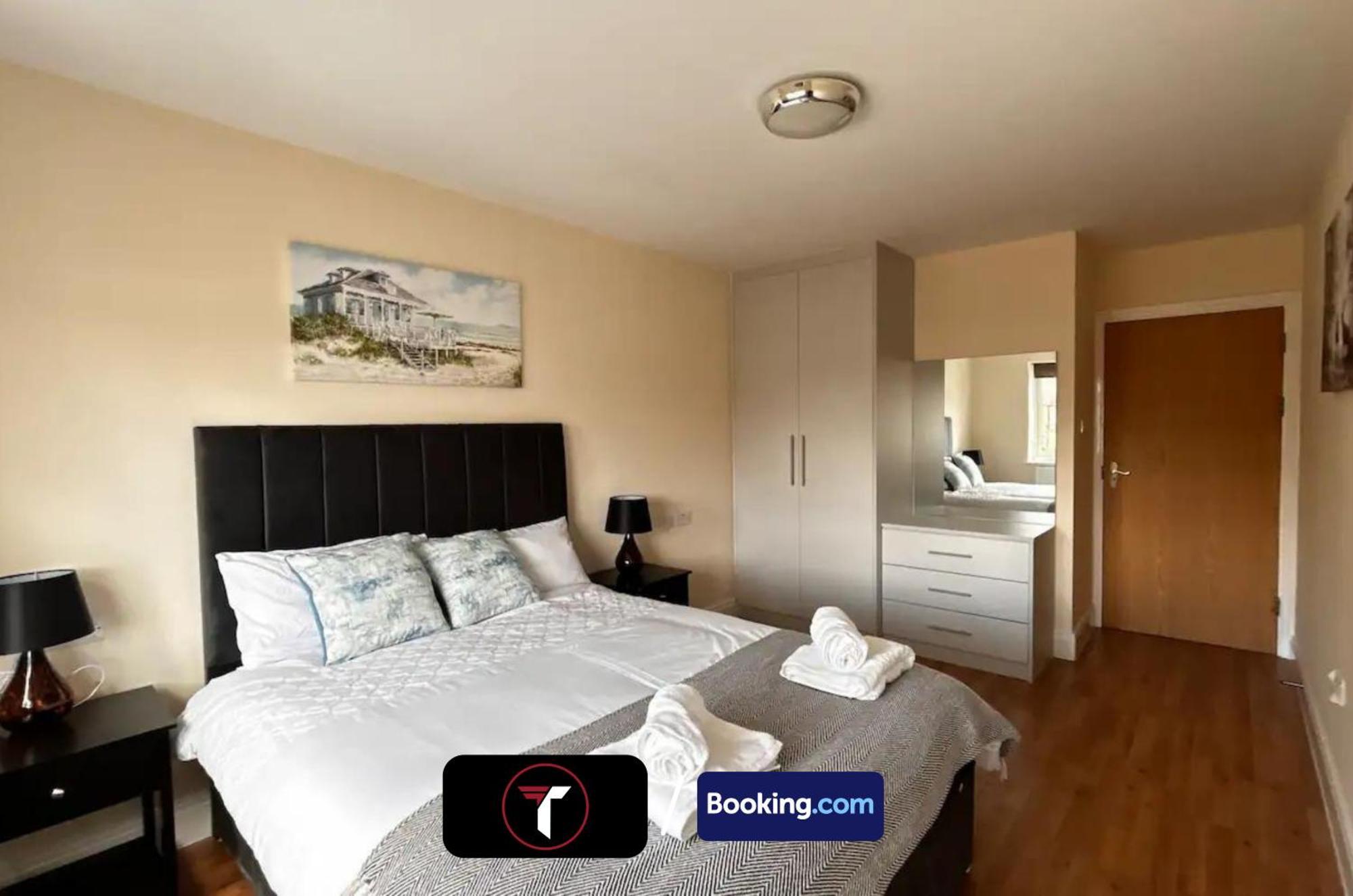 Stylish 2 Bedroom Flat By Tara Stays Short Lets & Serviced Accommodation Watford With Free Parking & Nearby Warner Studios Exterior foto