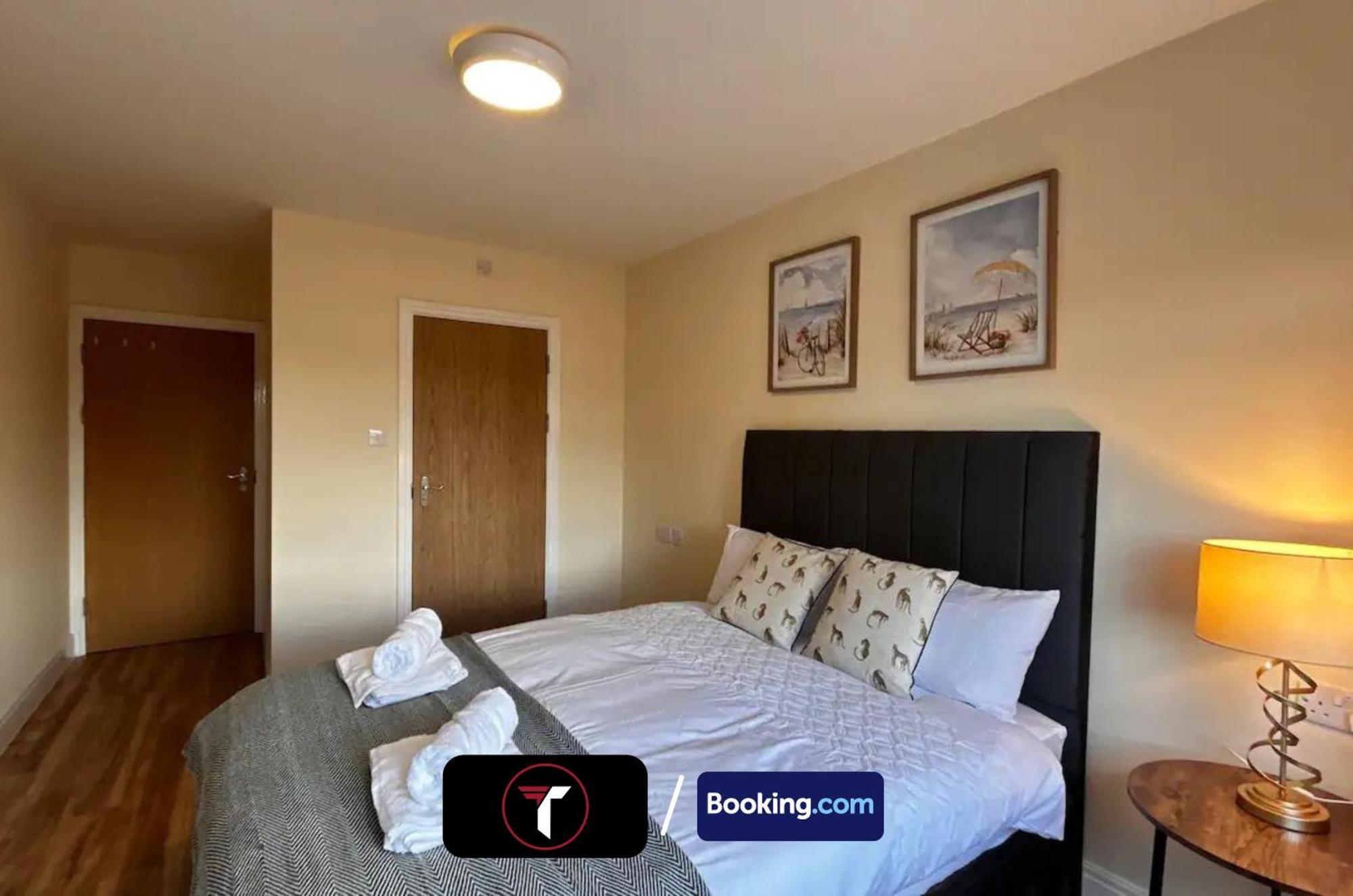 Stylish 2 Bedroom Flat By Tara Stays Short Lets & Serviced Accommodation Watford With Free Parking & Nearby Warner Studios Exterior foto